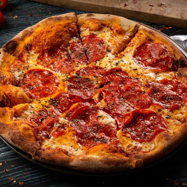 Pizza Pepperoni - La Fontana Ristorante