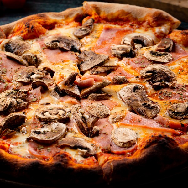 PIZZA HAM & MUSHROOMS - La Fontana Ristorante